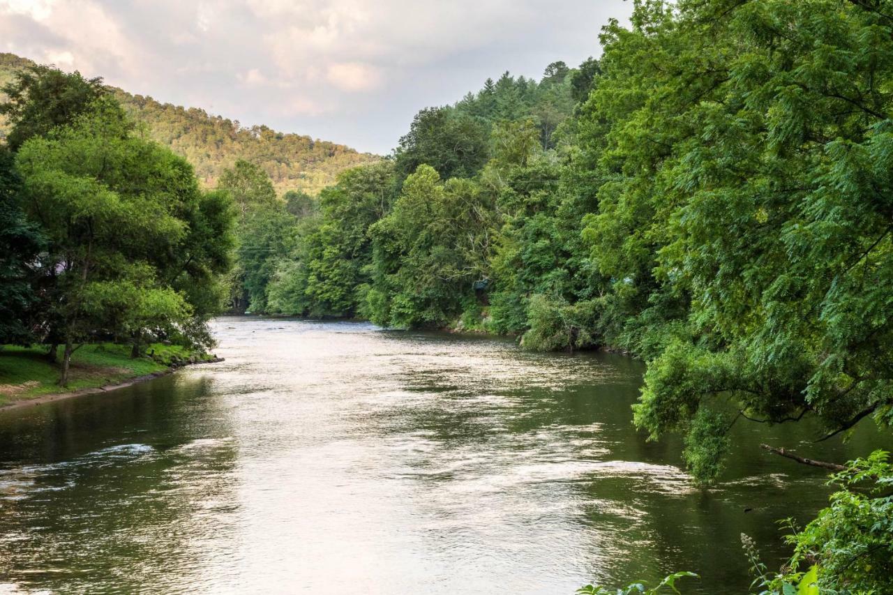 River Romance Villa Sylva Exterior photo